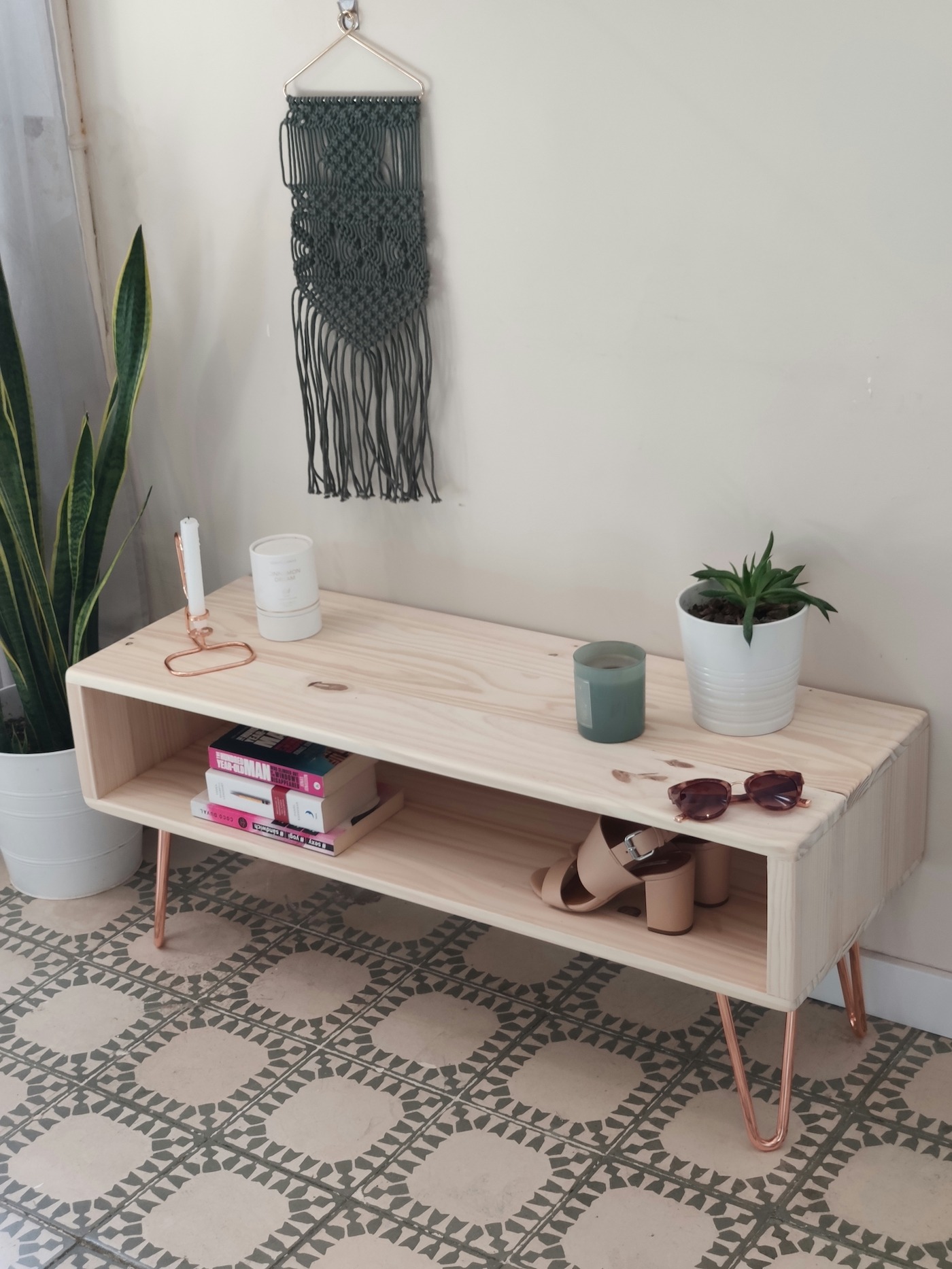 Muebles de televisión de madera maciza - Ekstrom Furniture