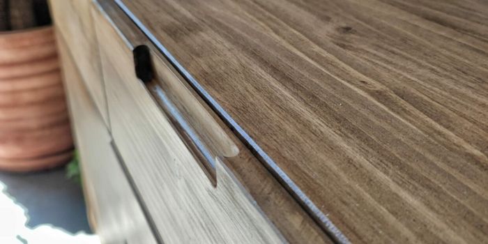 Lee más sobre el artículo Las ventajas de tener muebles de madera maciza