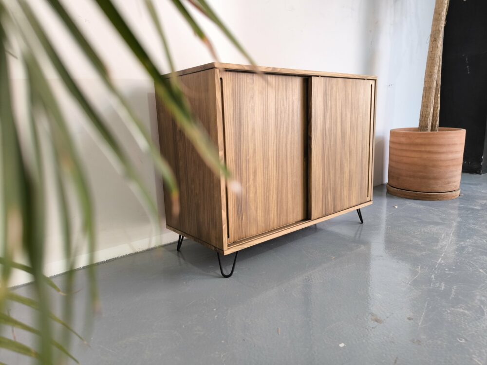 Mueble tocadiscos Bäckån en stock 1